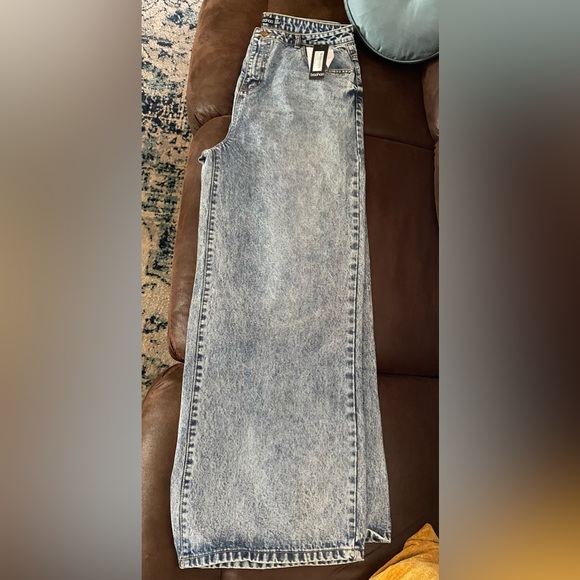 Boohoo Vintage Wash Wide Leg Jeans-NWT - Picture 1 of 2